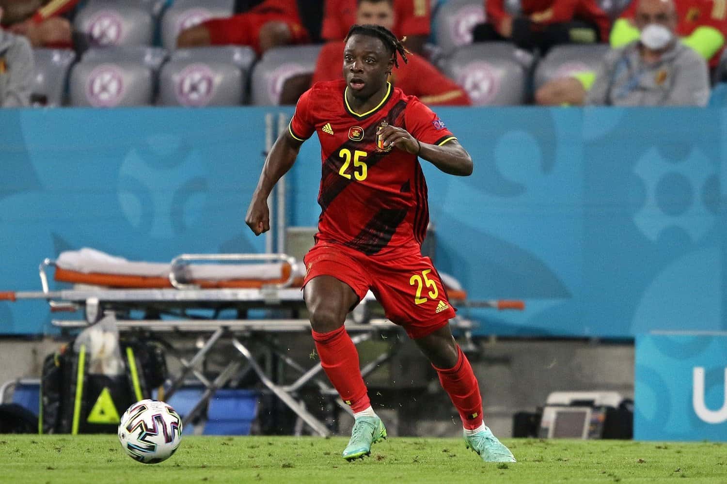 Offiziell: Jeremy Doku unterschreibt neuen Vertrag bei ManCity