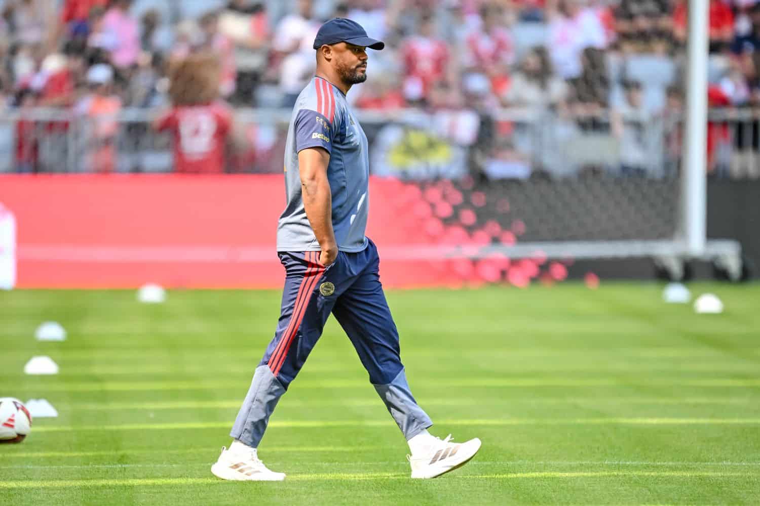 „Sie sehen stabil aus“: Kompany lobt Bayern-Gegner Schalke
