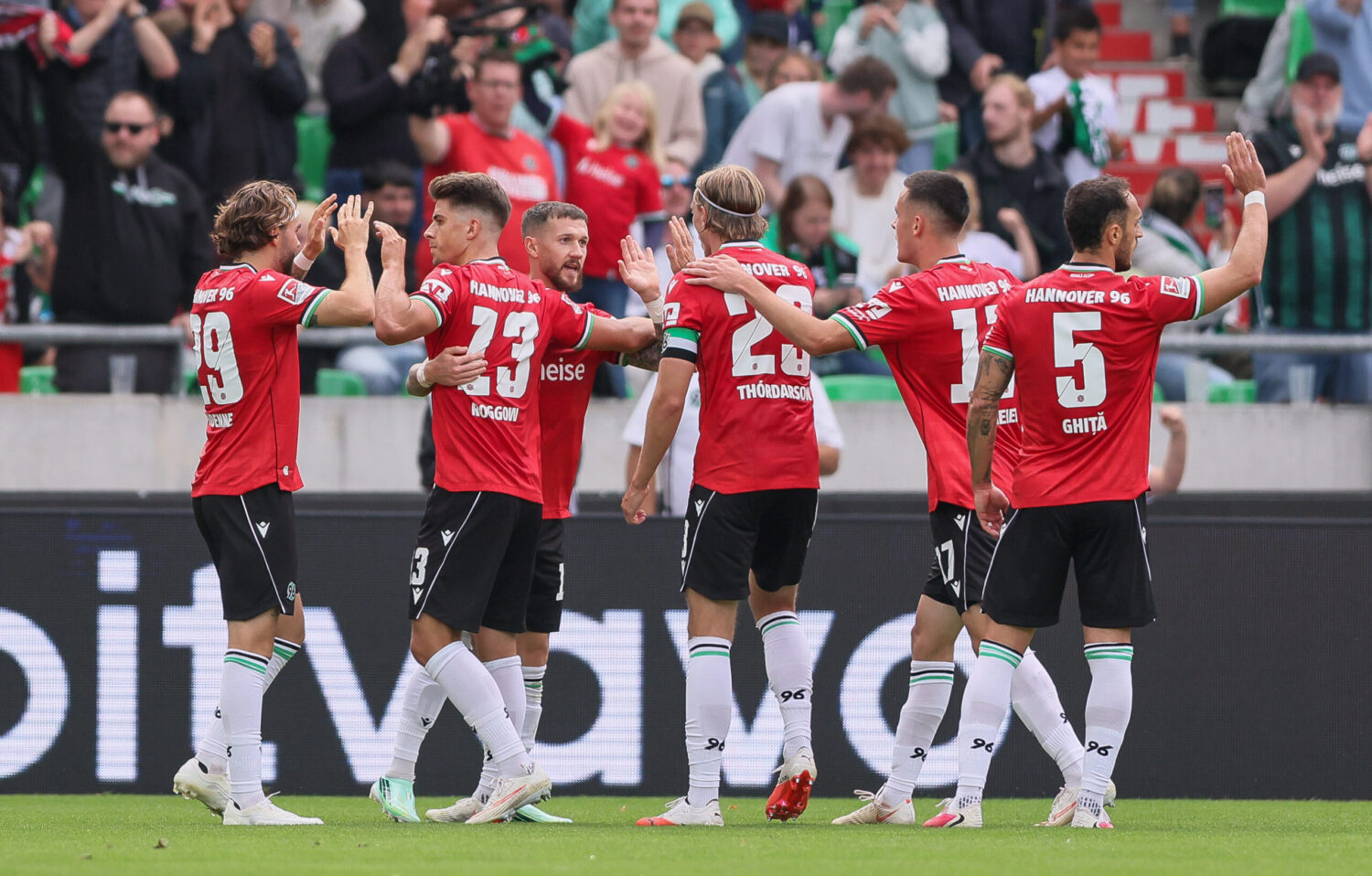 2. Bundesliga: Hannover siegt nach Titz-Entlassung, Bielefeld ringt Heidenheim einen Punkt ab