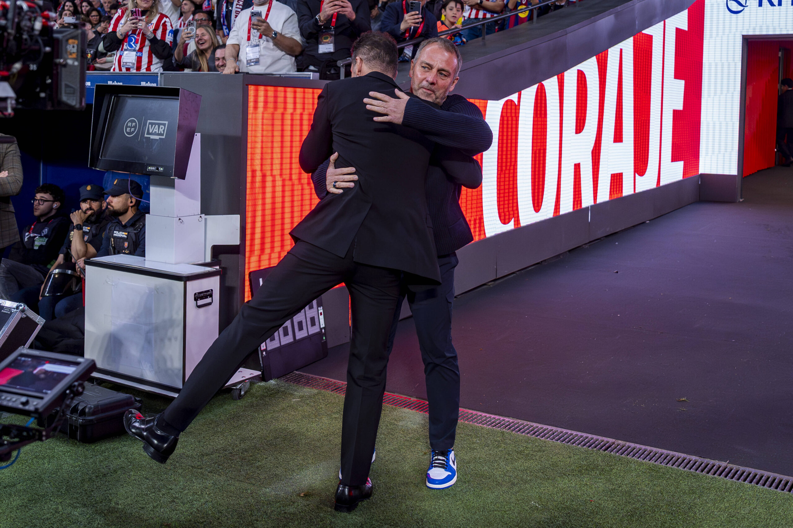 Diego Simeone (Atletico) und Hansi Flick (FC Barcelona)