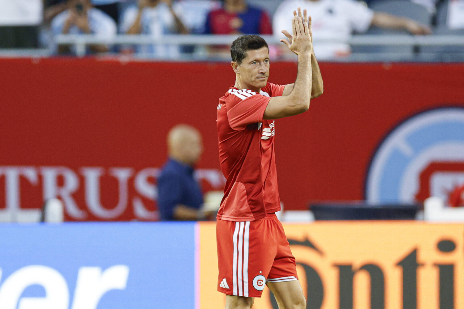 „Fünfmal besser..": Neu-Trainer schwärmt von Robert Lewandowski