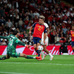 England, Spanien