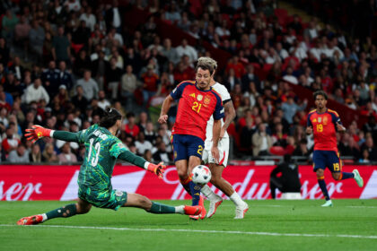 England, Spanien