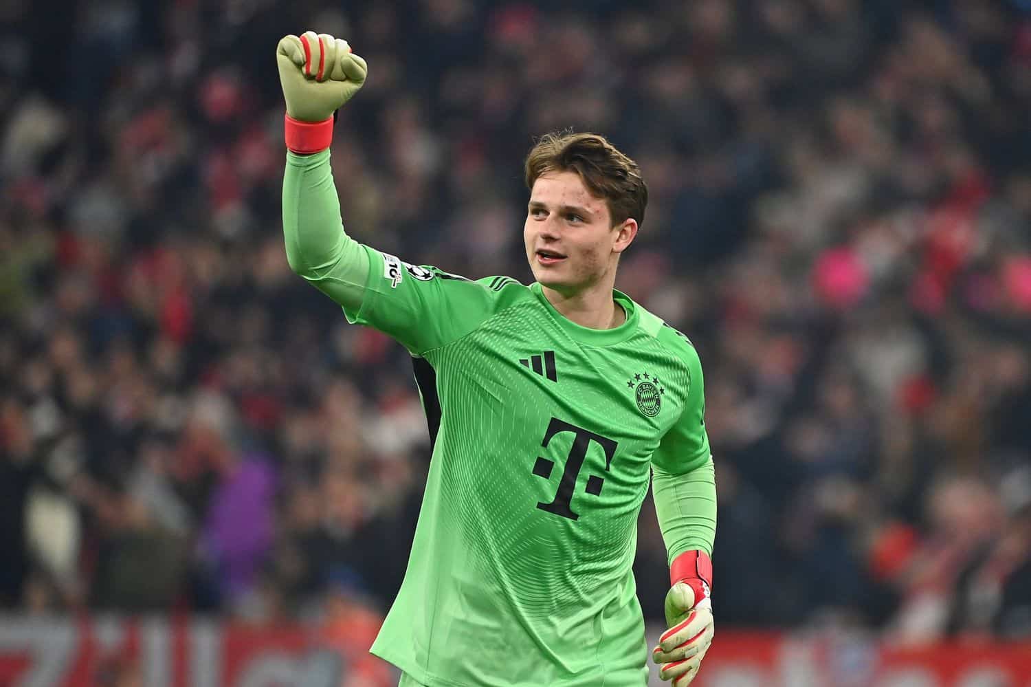 Prognose von Bayern-Coach Kompany: Urbig wird DFB-Nummer 1