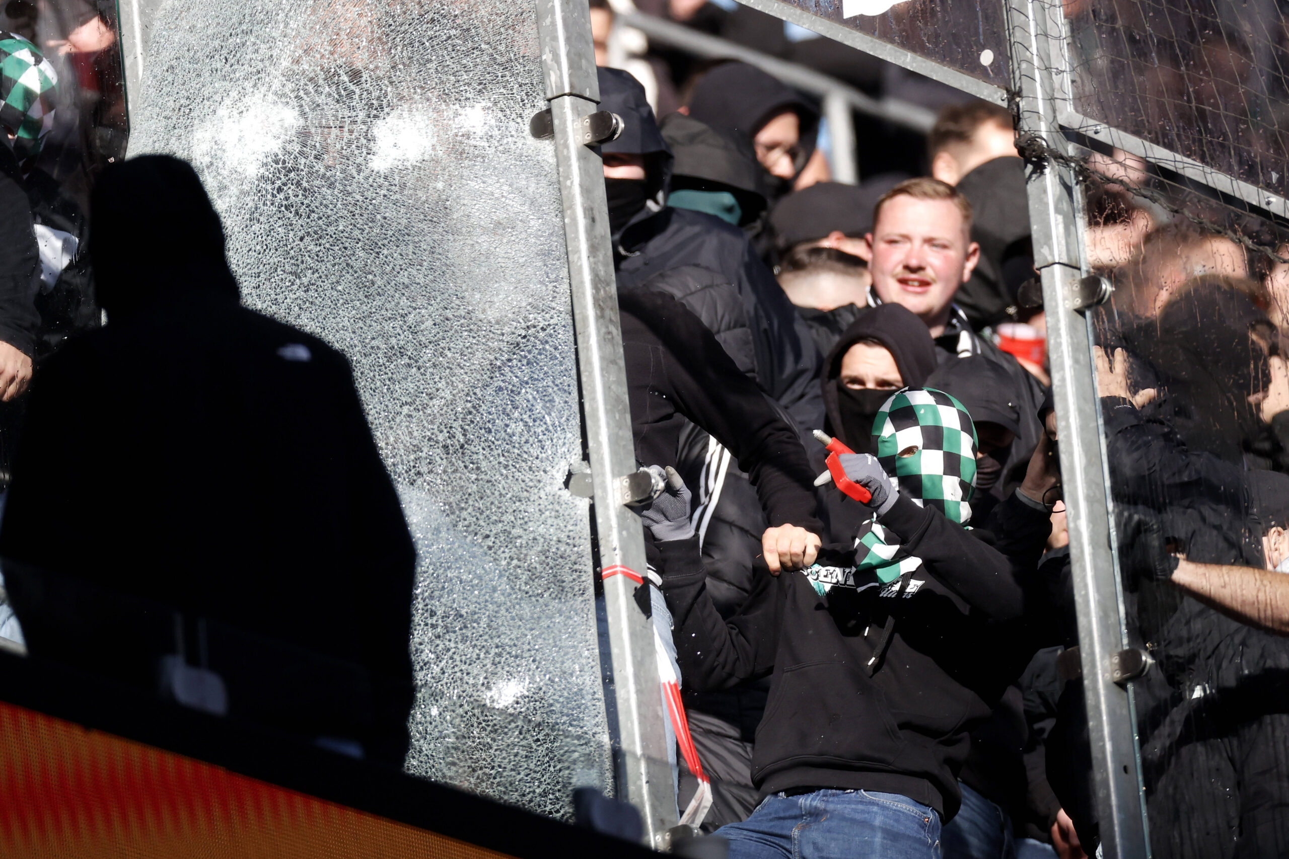 Klare Ansage: Gladbach verurteilt Fan-Exzesse im Derby