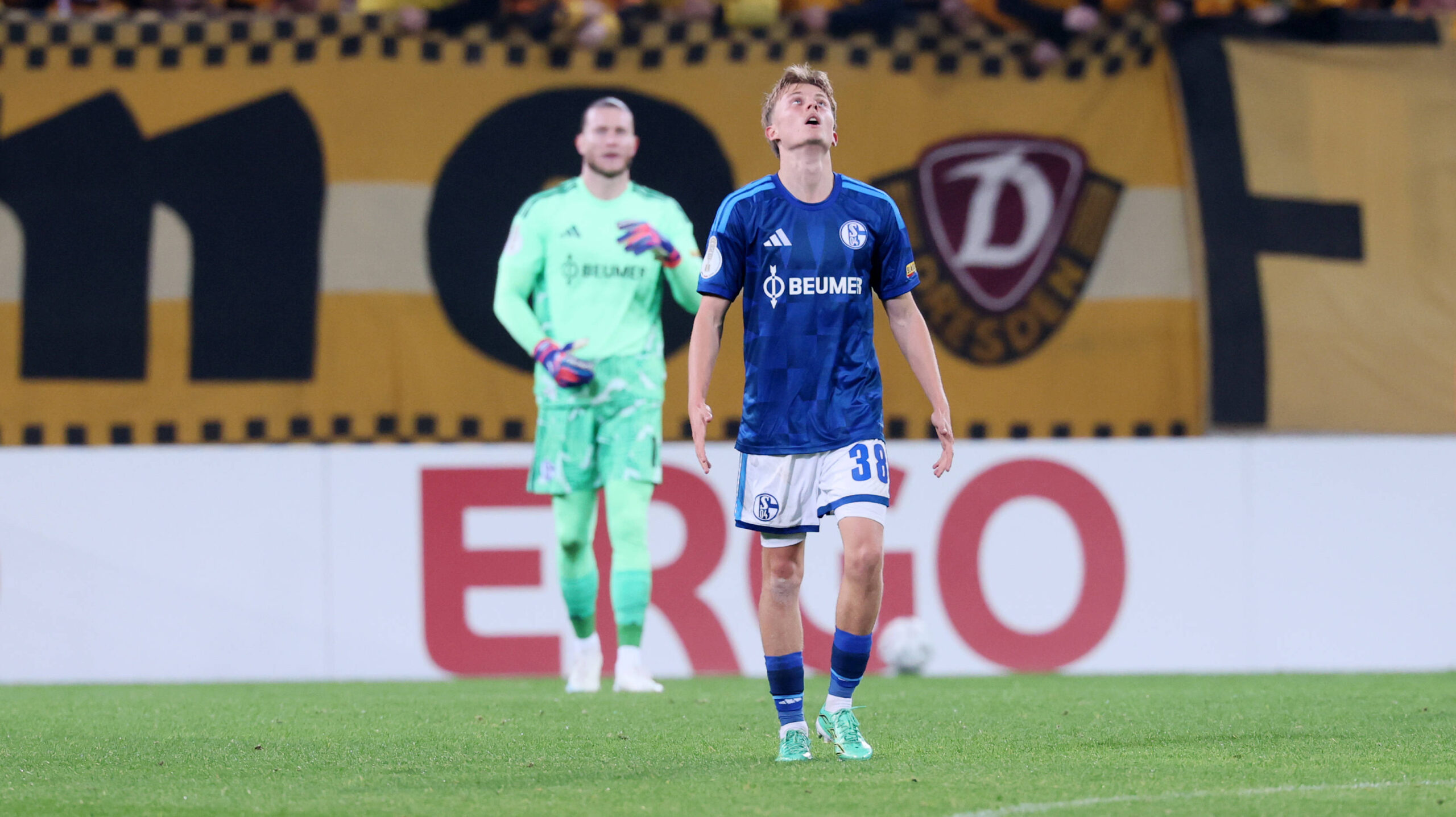 DFB-Pokal: Schalke scheitert an Dresden, Freiburg feiert Goto
